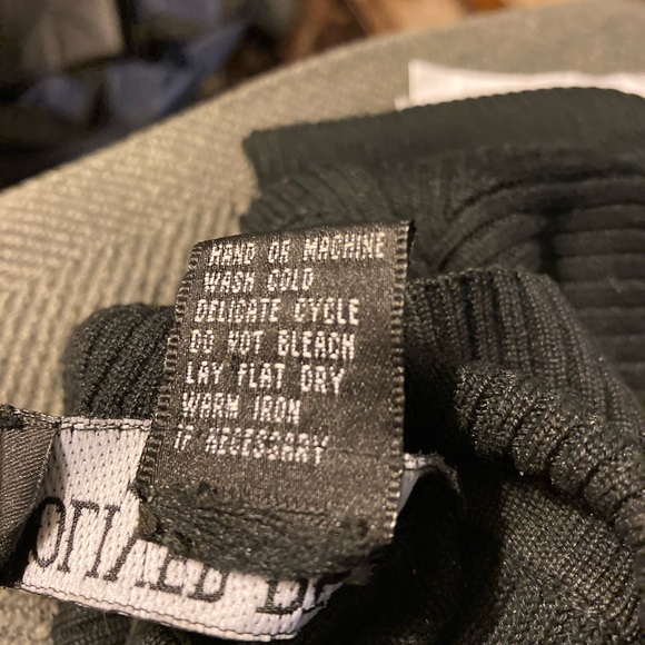 Oiver Perry Knitwear washable silk short sleeve top. Size P/M🥳🥳♦️ - Picture 4 of 6